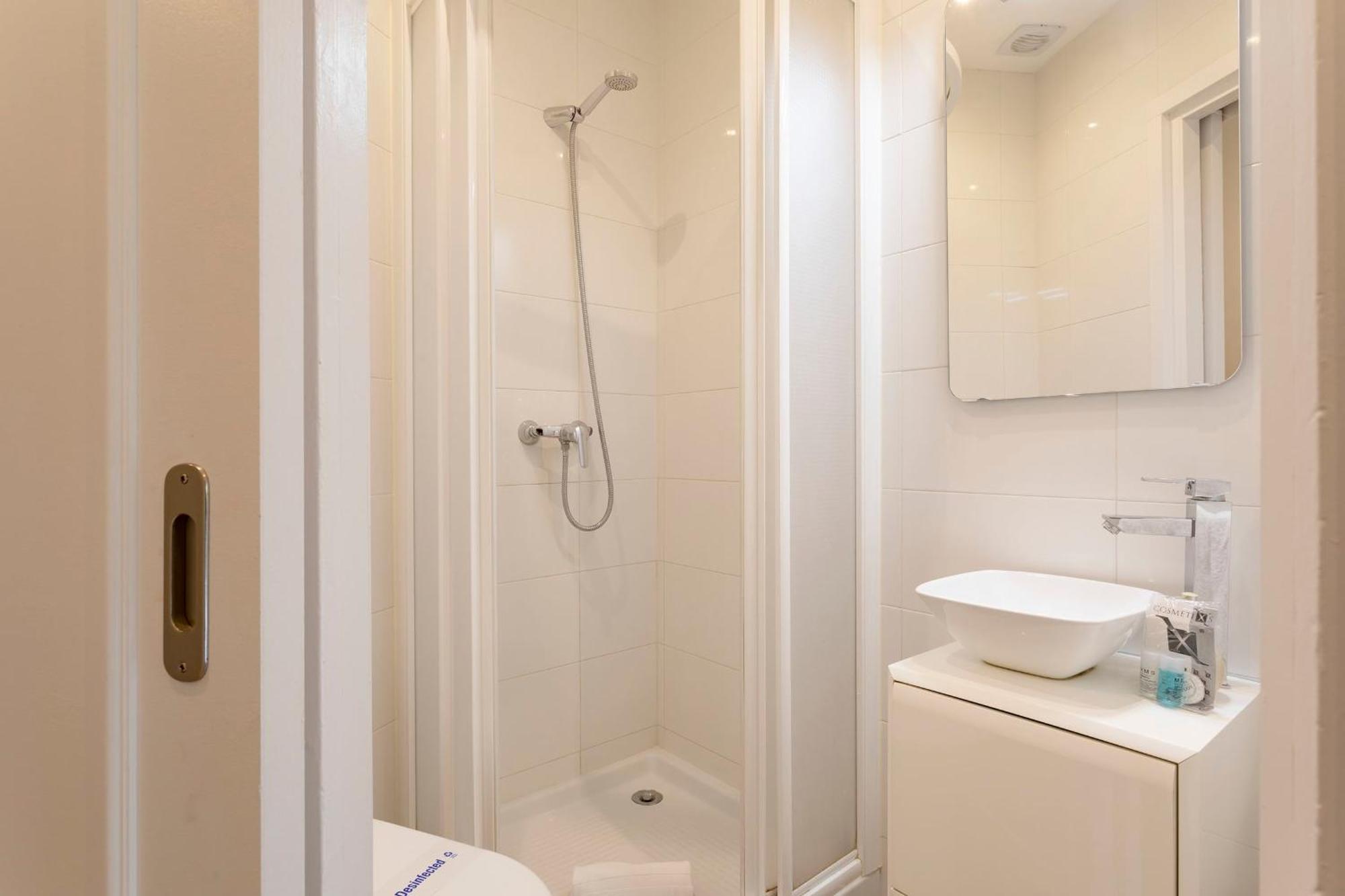 Cozy Apartment Near Fira Gran Via With Ac 略夫雷加特河畔奥斯皮塔莱特 外观 照片